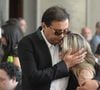 Geraldo Luís foi acusado por filho de Marcelo Rezende de 'ajudar' na morte do pai, em setembro de 2017 - na foto, apresentador com a então namorada do jornalista no velório