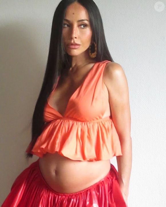 Grávida, Sabrina Sato aposta em produção da Alaïa para destacar o barrigão em novo ensaio fotográfico