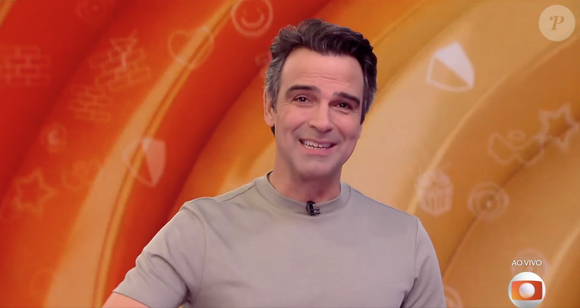 Tadeu Schmidt apareceu ao vivo na Globo nesta quinta-feira (26), anunciando o paredão falso do 'BBB 26'
