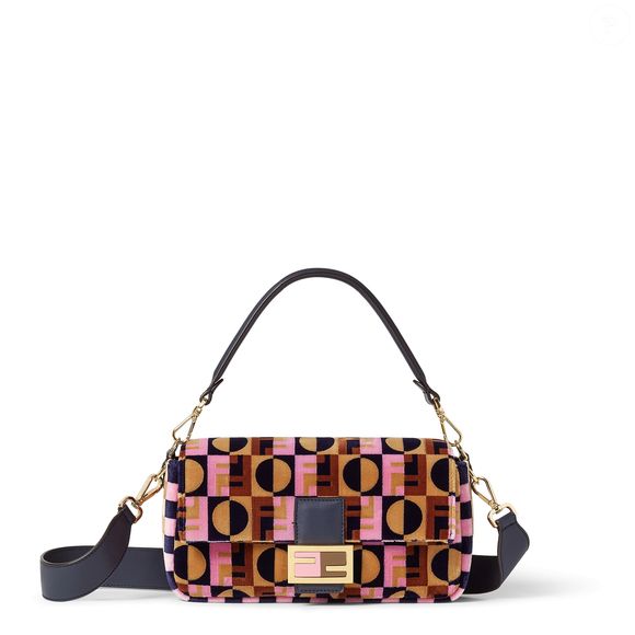 E fora da tela a FENDI anuncia o lançamento de uma coleção cápsula especial para celebrar a tão aguardada quinta temporada da série da Netflix 'Emily in Paris'