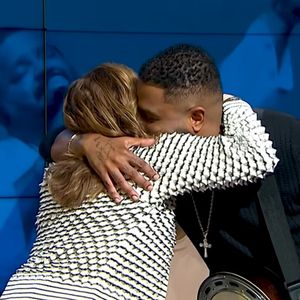 Emocionada, Cissa Guimarães se pronuncia antes de programa dedicado a Arlindo Cruz: 'A cara do Arlindo!'