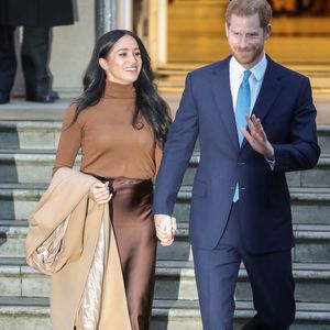 Meghan Markle e Príncipe Harry em crise? O jornalista classifica os projetos na Netflix como algo que o casal tentou fazer junto. No entanto, a empreitada teve sucesso aquém do esperado