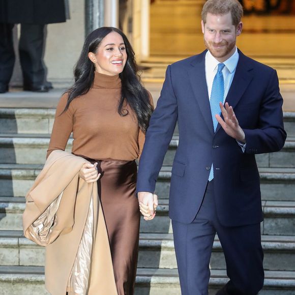 Meghan Markle e Príncipe Harry em crise? O jornalista classifica os projetos na Netflix como algo que o casal tentou fazer junto. No entanto, a empreitada teve sucesso aquém do esperado
