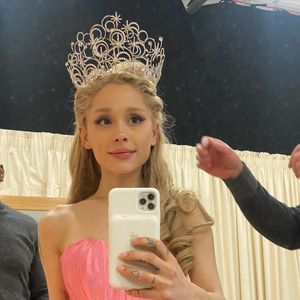 Em 'Wicked', Ariana Grande interpretou Glinda, uma 'bruxa boa'