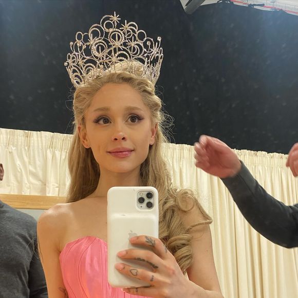 Em 'Wicked', Ariana Grande interpretou Glinda, uma 'bruxa boa'
