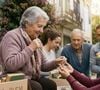 A psicologia afirma: quando as pessoas com mais de 70 anos começam a dar coisas de presente (louças, ferramentas, anéis), não estão se livrando de objetos desnecessários; chegaram a uma fase em que distribuir testemunhos de uma vida é mais importante do que guardá-los