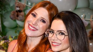 Sandy vai ser mamãe de novo? Cantora prestigia chá revelação de Dani Calabresa e web reage: 'Animada pra ter mais um?'