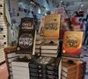 Fenômeno mundial, 'Quarta Asa' é o primeiro livro de uma trilogia cujos direitos de adaptação foram comprados pelo Amazon Prime Video