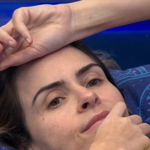 Segundo o médico, Ana Paula não pode passar muitos períodos em pé ou sentada para preservar a coluna, o que justamente não está acontecendo no Monstro