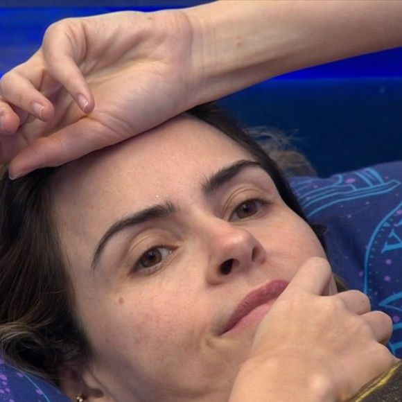 Segundo o médico, Ana Paula não pode passar muitos períodos em pé ou sentada para preservar a coluna, o que justamente não está acontecendo no Monstro
