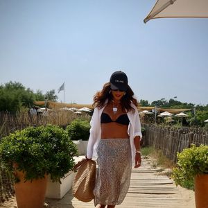 A atriz Juliana Paes prioriza corpo forte e funcional para encarar a rotina intensa de trabalho e o samba na Sapucaí