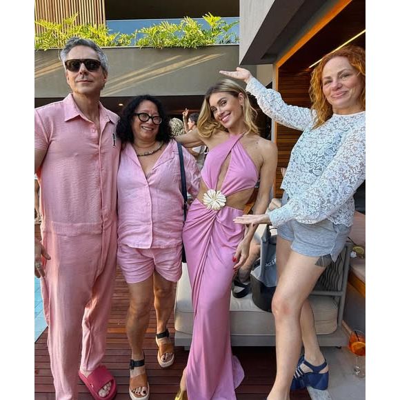 A festa na mansão de Paolla Oliveira começou ainda com o dia claro