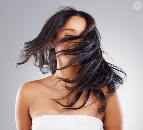 O uso de ácidos no cabelo pode deixá-lo mais brilhoso, iluminado e forte
