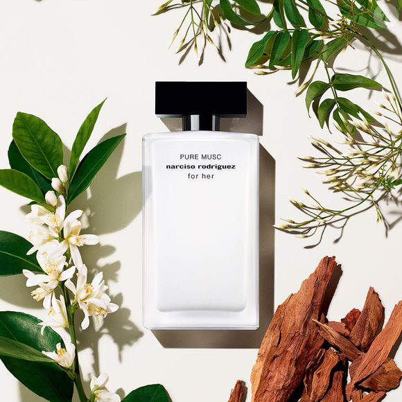 Pure Musc (Narciso Rodriguez) - 100ml | R$956,25 - apesar das notas de madeira de cashmere e flores brancas, esta releitura da fragrância icônica For Her, de Narciso Rodriguez, transmite várias sensações associadas à primavera, como euforia e paixão