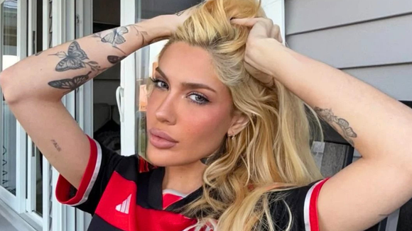 Parecem sapatilhas de balé, mas são os novos tênis da Nike na cor 'rubro-negro' que já quero combinar com a camisa do Flamengo no próximo jogo