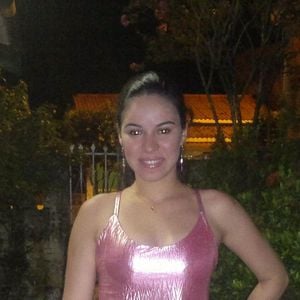 Antes da fama nacional em 'A Fazenda', Tamires Assis tem uma série de fotos antigas em seu perfil do Facebook