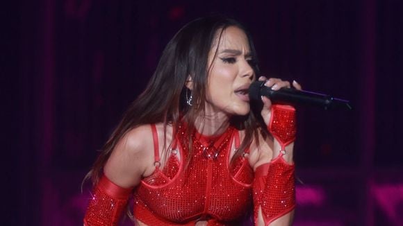 Gente?! TV Globo censura parte da apresentação de Anitta durante Show da Virada e motivo polêmico viraliza: 'Não sei porque ficou...'