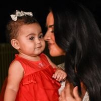 Filha de Zezé Di Camargo e Graciele Lacerda rouba a cena com vestido vermelho em gravação de especial de Natal do pai para o SBT. Fotos!