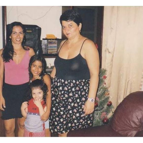 O documentário 'Larissa, o outro lado de Anitta' mostra a infância da famosa cantora.