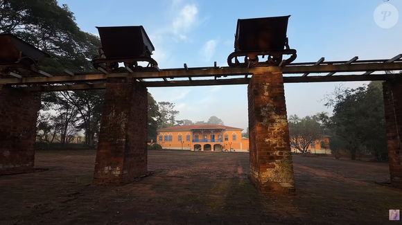 Construída em 1820, a Casa Gialla, fazenda de Edu Guedes em Araras, no interior de São Paulo, passa por uma ampla restauração para receber o casamento de Ana Hickmann e Edu Guedes. Segundo a Quem, a propriedade tem mais de 180 anos e está sendo preparada para a celebração do casal