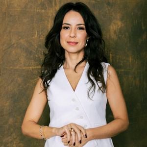 Zenilda será empurrada por Arminda em direção a ônibus na novela Três Graças