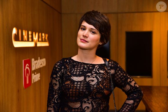 Bianca Bin usa o corte pixie com volume no topo, além de franja repicada e lateral