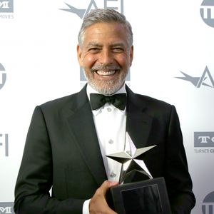 George Clooney disse para a People ser apaixonado no nhoque ao molho pesto de sua chef. Segundo o ator, a receita "faria você chorar"
