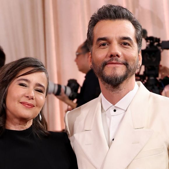 Quem é a esposa de Wagner Moura? Ator está junto com Sandra Delgado há mais de 20 anos e primeiro beijo aconteceu no Carnaval