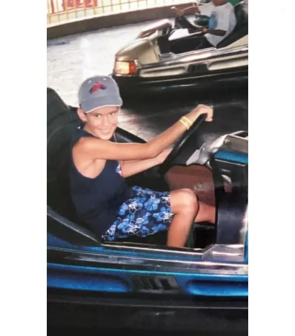 Em fotos antigas, Bad Bunny sempre aparece se divertindo muito com amigos e familiares