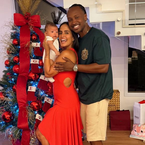 Carol Peixinho e Thiaguinho celebraram o nascimento de seu primeiro filho, Bento, nascido em 19 de setembro de 2025