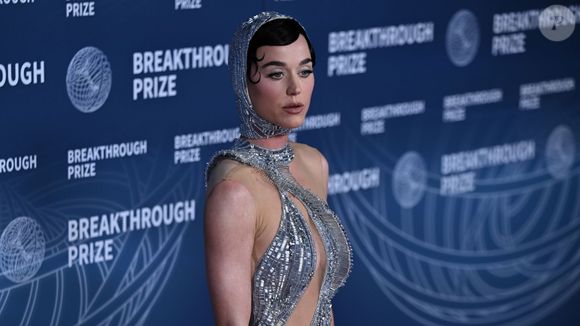 Gayle King revela que Katy Perry cantou durante experiência espacial em nave da Jeff Bezos
