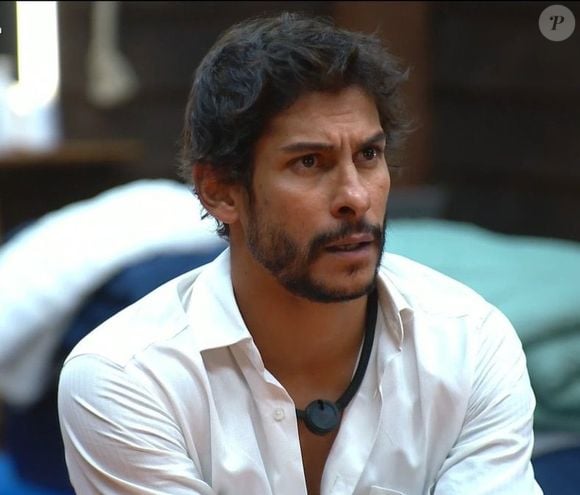 Shia foi eliminado de A Fazenda 17 antes da nova Roça em Super Paiol