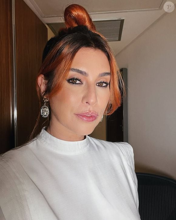 Fernanda Paes Leme ficou com o cabelo ruivo, mais puxado pro laranja, em 2022, por conta de um novo personagem