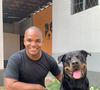 Hoje com 37 anos, Guilherme Bernard abandonou a carreira de ator e a formação como jornalista para virar adestrador de cães