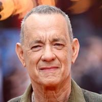 Tom Hanks, aos 70 anos, sobre sua infância: 'Meus pais estavam tão preocupados com seus próprios problemas que não perceberam que eu estava em casa'