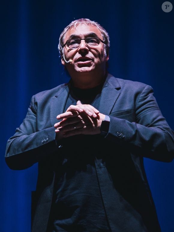 O psicólogo e escritor argentino Gabriel Rolón é conhecido por levar reflexões sobre emoções, relacionamentos e felicidade para os palcos