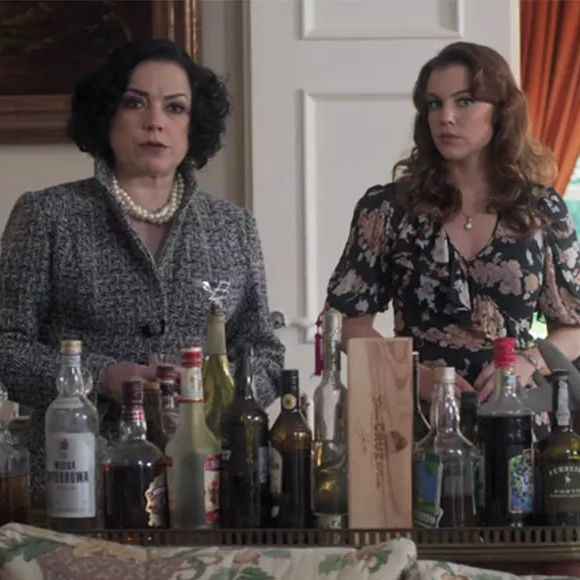 2017: ondulada e bastante diferente, Alice Wegmann fez uma participação especial na série 'Cidade Proibida