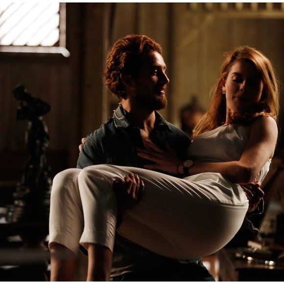 Felipe (Rafael Cardoso) e Lívia (Alinne Moraes) se apaixonam à primeira vista na segunda fase da novela 'Além do Tempo'