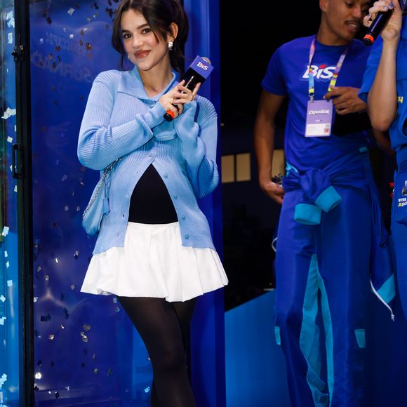 Manu Gavassi já é mamãe! A cantora deu à luz nesta sexta-feira (04) uma menina, fruto do relacionamento com o modelo e ator Jullio Reis