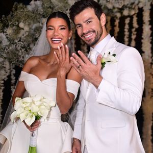 Beleza de Mariano e da esposa roubaram a cena em fotos do casamento. Ele mudou muito!