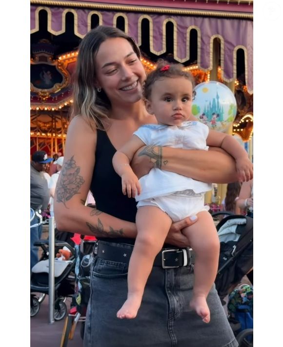 Ex de Neymar, Carol Dantas brinca com Mel, filha caçula do jogador, pai de 4 e a à espera do 5º filho