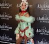 Anitta se fantasiou de Labubu, com máscara removível, para o Baile de Halloween da Sephora 2025