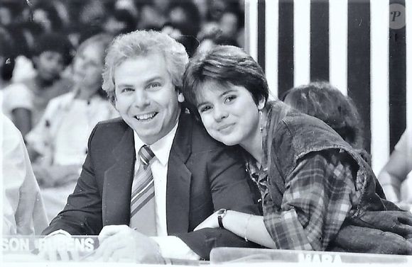 Mara Maravilha em foto com Nelson Rubens no 'Show de Calouros' em 1985