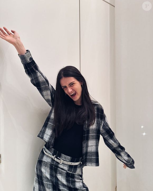 Filha mais velha de Celso Portiolli, Laura Portiolli tem programa nas madrugadas do SBT uma vez por semana