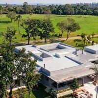 104 hectares, campo de futebol e muito luxo: a moderna fazenda de Roberto Justus é um refúgio verde com requinte e um convite para relaxar