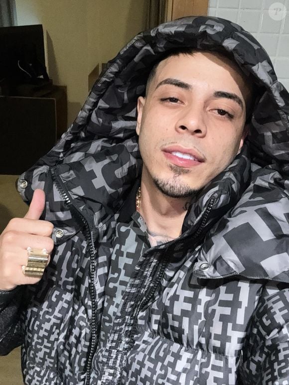 MC Tuto foi preso em flagrante na madrugada deste sábado, dia 14 de janeiro, após atropelar um jovem durante a gravação de um videoclipe