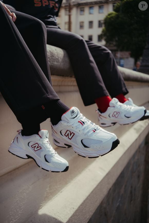 O preço sugerido do New Balance 530 SPFC é de R$ 799,99