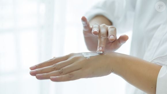 Segundo a farmacêutica Miriam Arenas, o creme Nivea é indicado 'para peles secas e muito secas. E, sobretudo, para aquelas regiões com maior tendência à desidratação, como mãos, cotovelos ou joelhos'