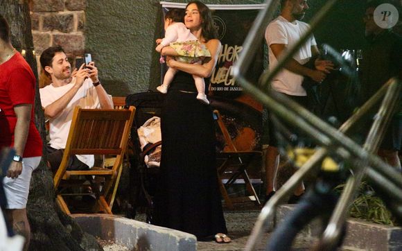 Bruna Marquezine posou para fotos com Antonia