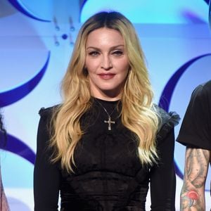 O procedimento de remoção das gorduras na bochecha, também chamado de bichectomia, que afina o rosto, também foi citado por Dr. Amish Patel como possível tratamento utilizado por Madonna.